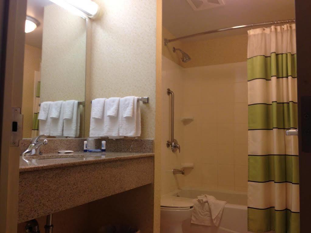 Fairfield Inn By Marriott New York Laguardia Airport/Flushing Esterno foto